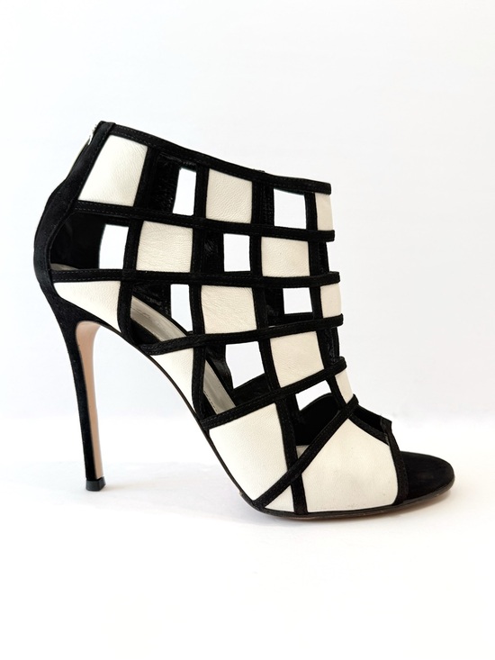 Gianvito Rossi Shoes - GIANVITO ROSSI BLACK SUEDE WHITE LEATHER SQUARE CUTOUT OPEN TOE BOOTIE HEELS